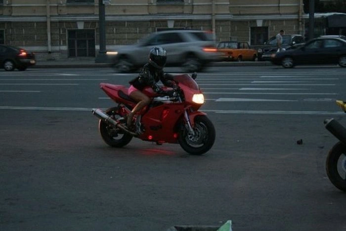 Емма - шанувальниця мотоспорту (15 фото) – фото 13