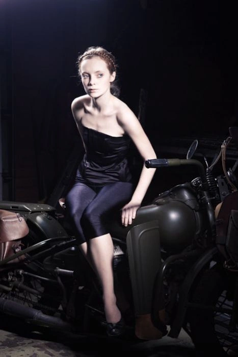 Дівчата та ретро-автомобілі (56 фото) – фото 8