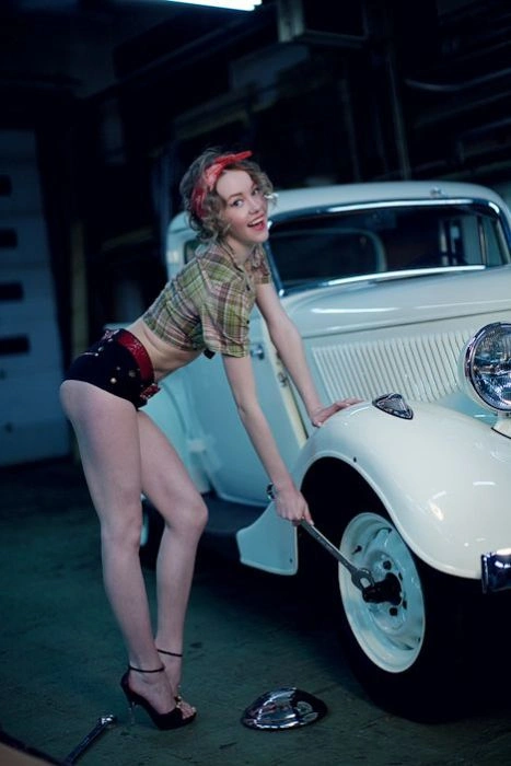 Дівчата та ретро-автомобілі (56 фото) – фото 27