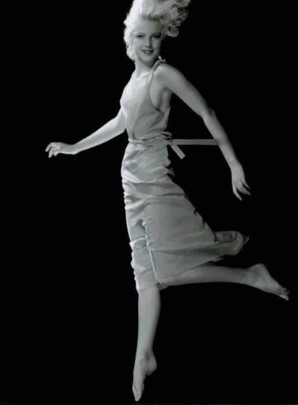 Красуні 40-х років минулого століття (19 фото) – фото 4