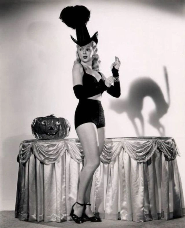 Красуні 40-х років минулого століття (19 фото) – фото 10