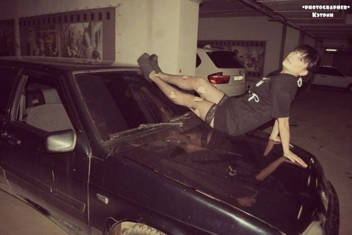 Вбивча фотосесія фанатки вітчизняних автомобілів (11 фото)