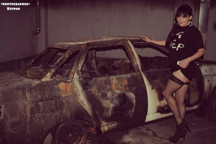 Вбивча фотосесія фанатки вітчизняних автомобілів (11 фото)