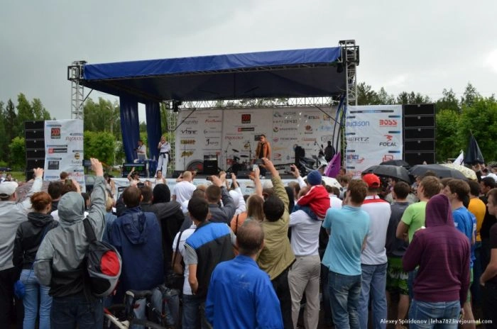 Миття автомобіля в бікіні та конкурс "мокрих маєчок" (18 фото) – фото 7