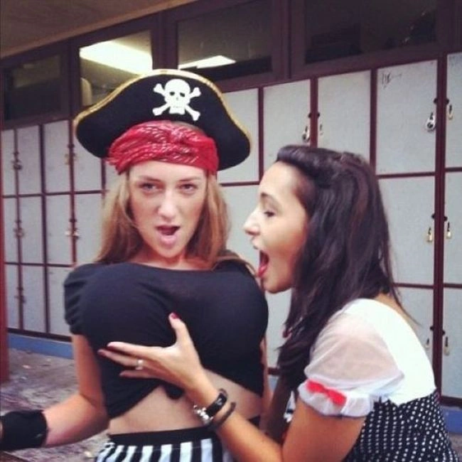 Дівчата з великим бюстом (40 фото) – фото 23