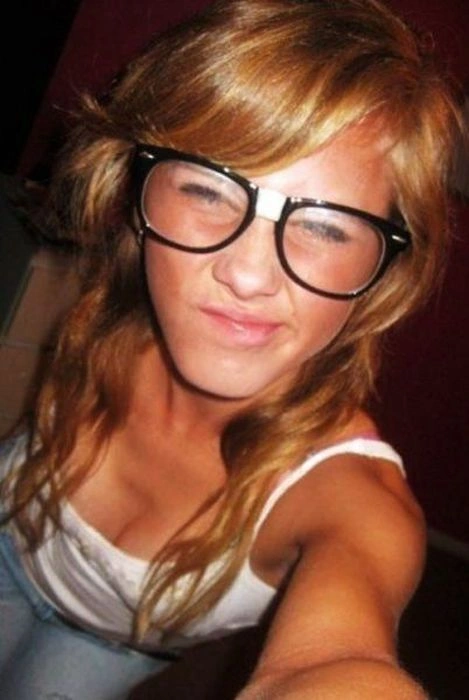 Окуляри роблять дівчат більш сексуальними (45 фото) – фото 26