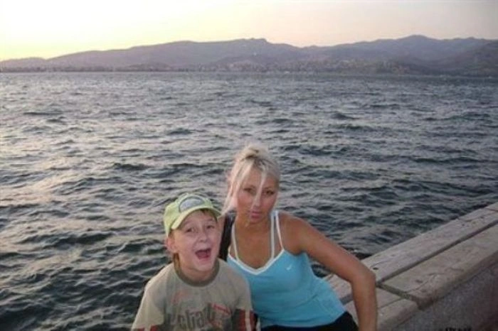 Дивні та незручні пози дівчат для фотографії (24 фото) – фото 20