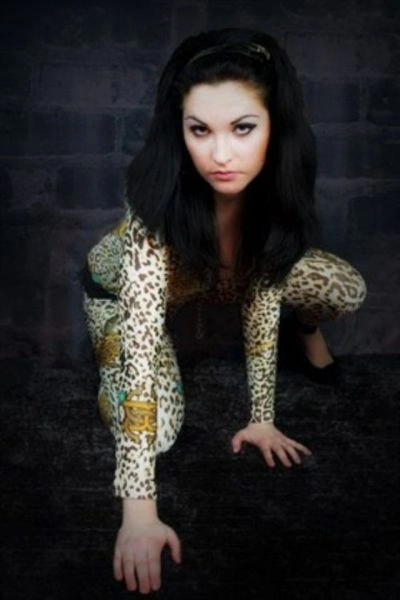 Дивні та незручні пози дівчат для фотографії (24 фото) – фото 21