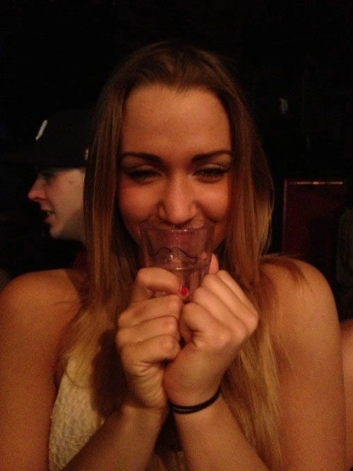 Підбірка дівчат, які люблять розважатися (40 фото) – фото 14