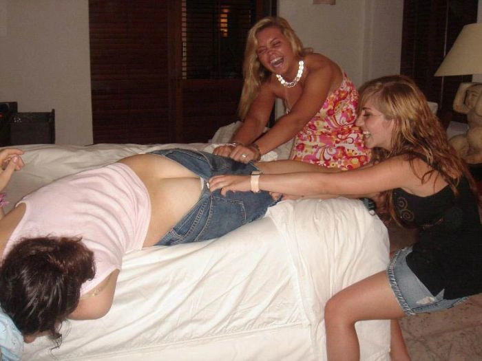 Дівчата показують білизну (79 фото) – фото 37