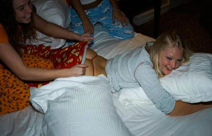 Дівчата показують білизну (79 фото) – фото 62