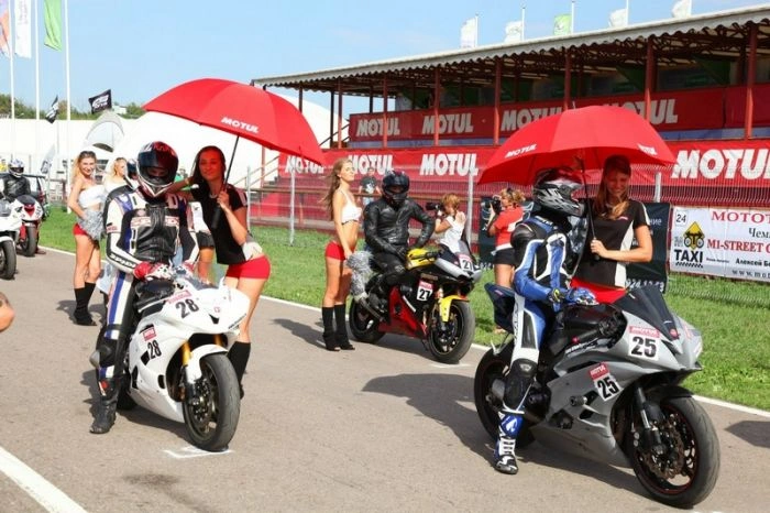 Дівчата і мотоцикли (84 фото) – фото 3