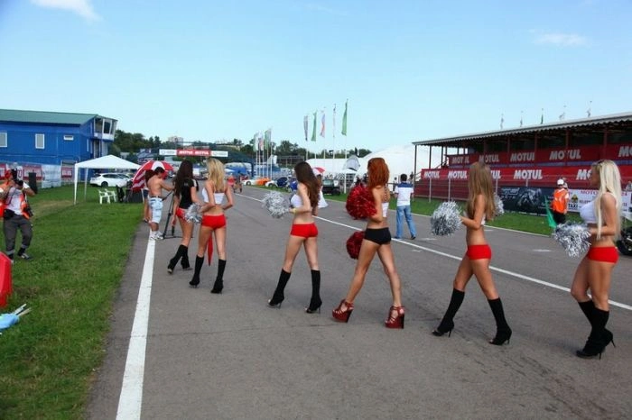 Дівчата і мотоцикли (84 фото) – фото 11