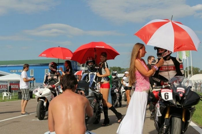 Дівчата і мотоцикли (84 фото) – фото 20