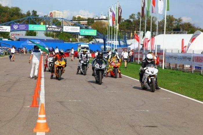 Дівчата і мотоцикли (84 фото) – фото 30