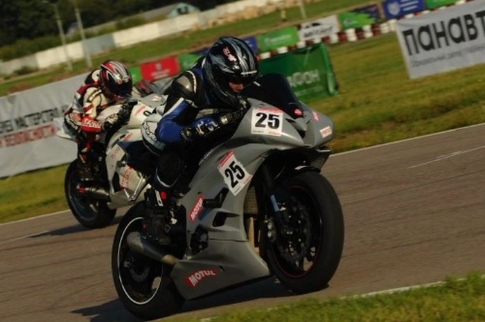 Дівчата і мотоцикли (84 фото) – фото 32