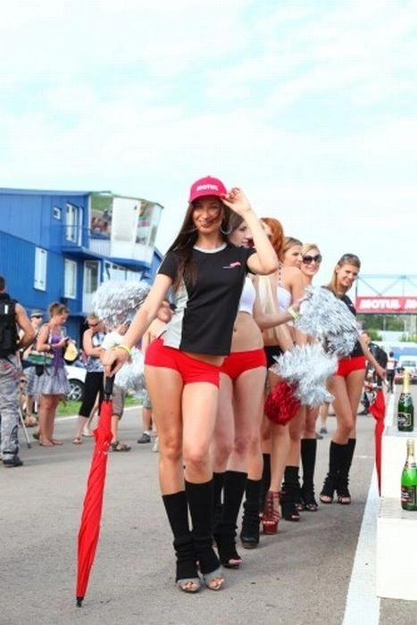 Дівчата і мотоцикли (84 фото) – фото 35