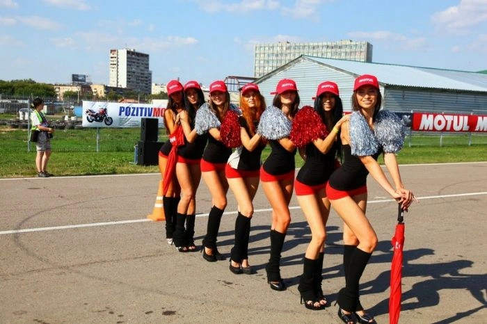 Дівчата і мотоцикли (84 фото) – фото 38