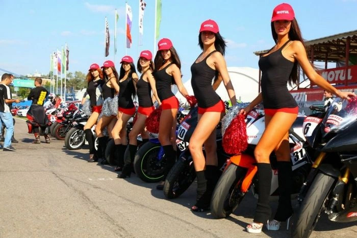 Дівчата і мотоцикли (84 фото) – фото 39