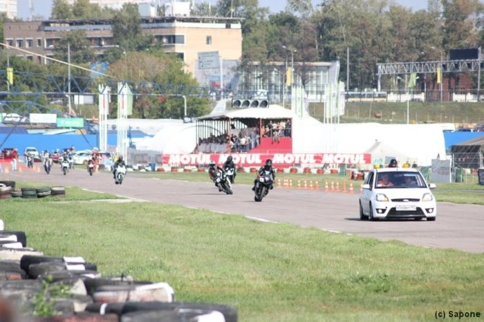 Дівчата і мотоцикли (84 фото) – фото 49