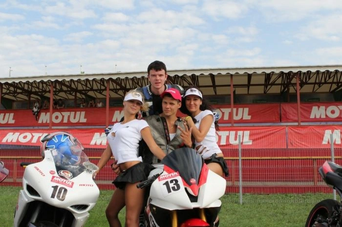 Дівчата і мотоцикли (84 фото) – фото 50