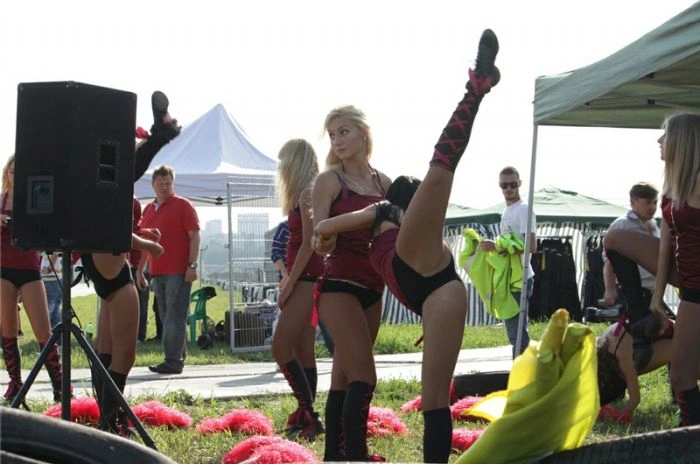 Дівчата і мотоцикли (84 фото) – фото 51