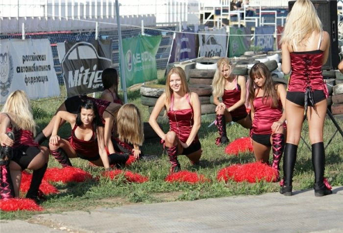 Дівчата і мотоцикли (84 фото) – фото 55