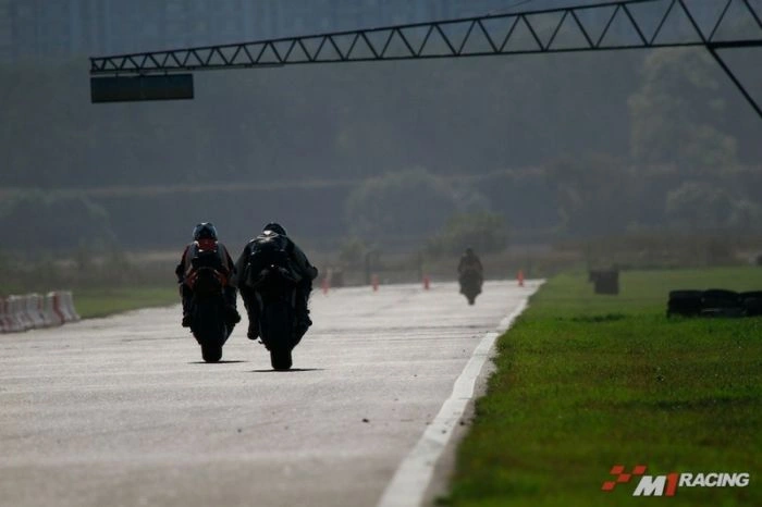 Дівчата і мотоцикли (84 фото) – фото 60