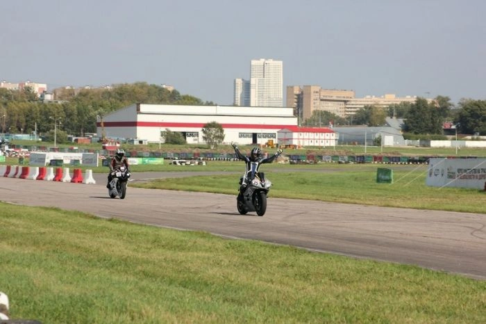 Дівчата і мотоцикли (84 фото) – фото 61