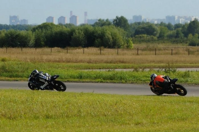 Дівчата і мотоцикли (84 фото) – фото 62