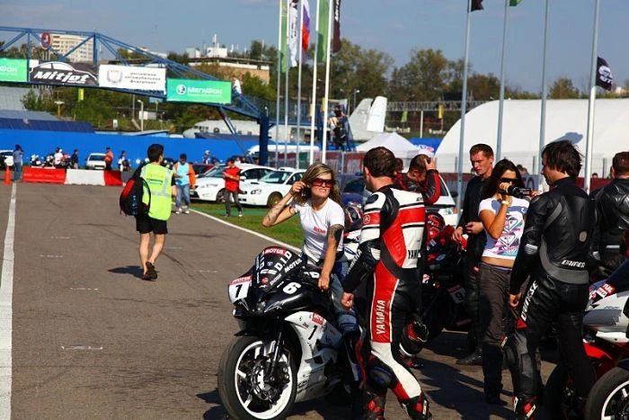 Дівчата і мотоцикли (84 фото) – фото 66