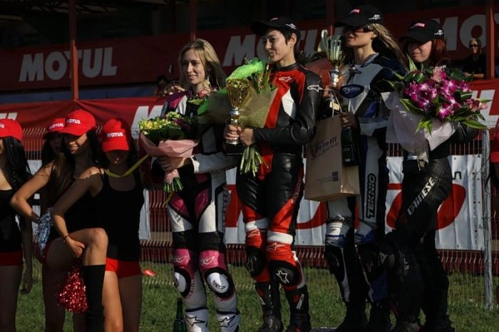 Дівчата і мотоцикли (84 фото) – фото 67