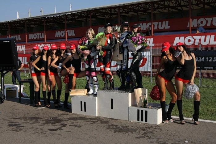 Дівчата і мотоцикли (84 фото) – фото 68