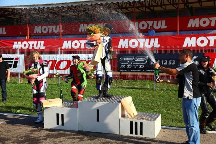 Дівчата і мотоцикли (84 фото) – фото 83