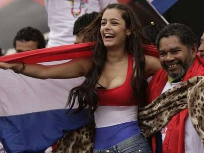 Футбольна фанатка з Парагваю, Лариса Рікельме (22 фото) – фото 11
