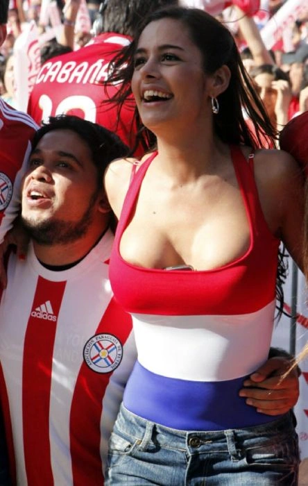 Футбольна фанатка з Парагваю, Лариса Рікельме (22 фото) – фото 15