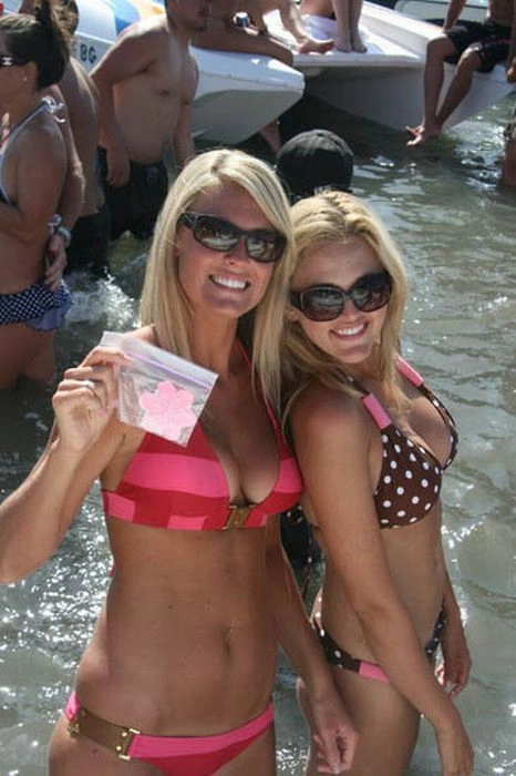 Голі дівчата на озері Хавасу (100 фото) – фото 1