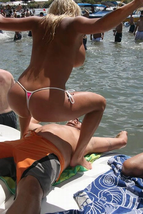 Голі дівчата на озері Хавасу (100 фото) – фото 13