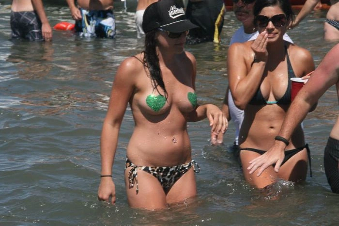 Голі дівчата на озері Хавасу (100 фото) – фото 18