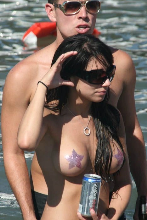 Голі дівчата на озері Хавасу (100 фото) – фото 25