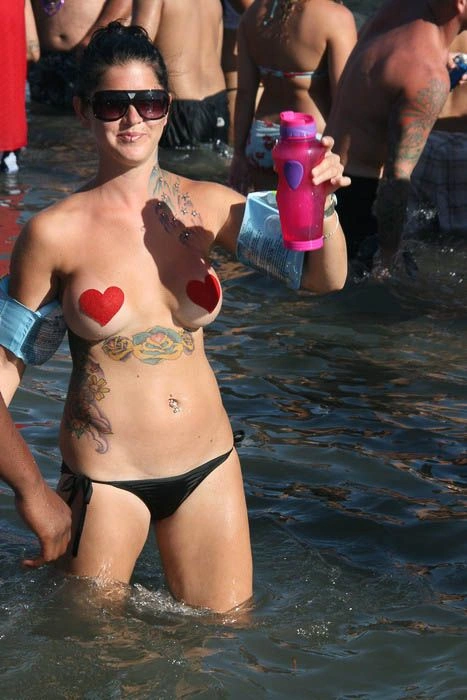 Голі дівчата на озері Хавасу (100 фото) – фото 34