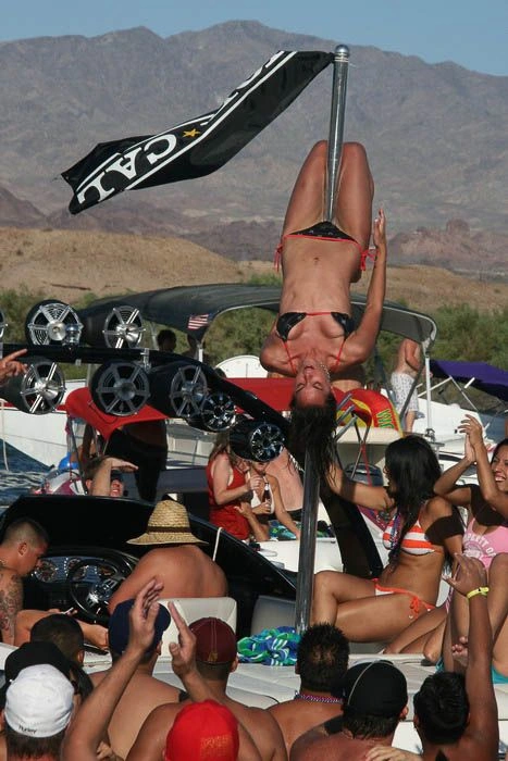 Голі дівчата на озері Хавасу (100 фото) – фото 35