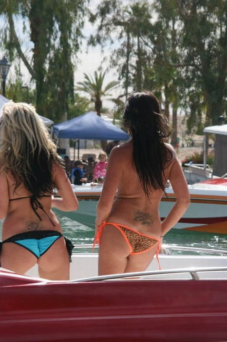 Голі дівчата на озері Хавасу (100 фото) – фото 39