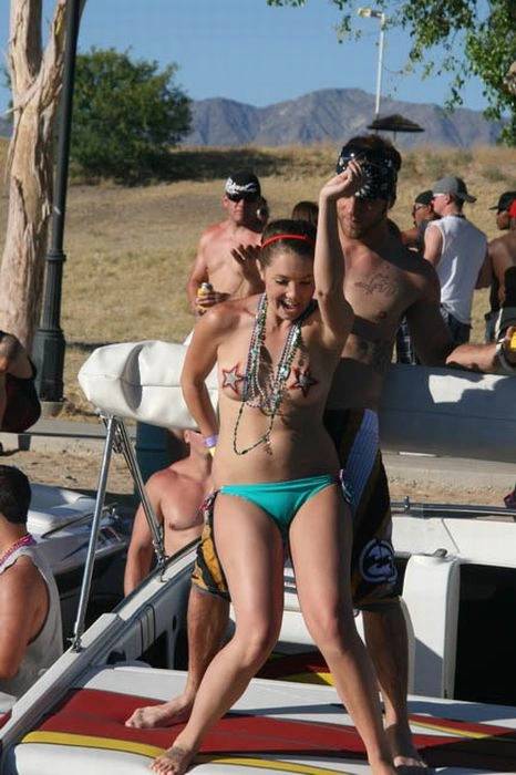 Голі дівчата на озері Хавасу (100 фото) – фото 44