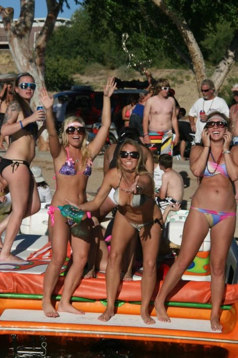 Голі дівчата на озері Хавасу (100 фото) – фото 46