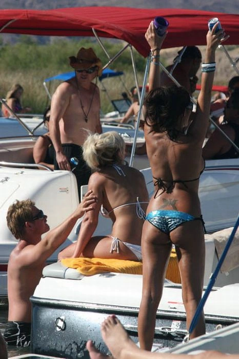 Голі дівчата на озері Хавасу (100 фото) – фото 52