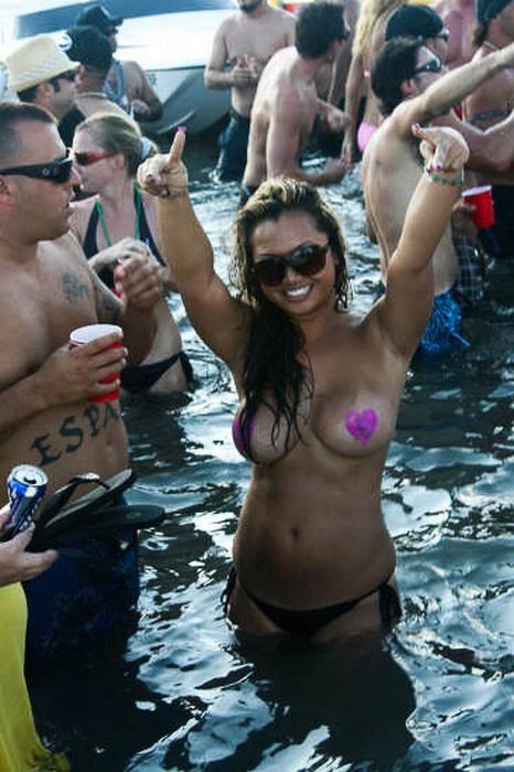 Голі дівчата на озері Хавасу (100 фото) – фото 69