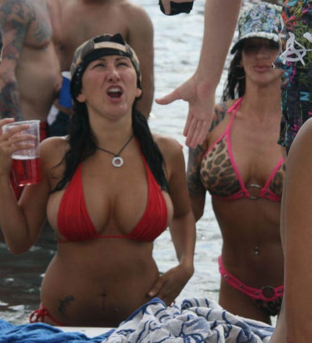 Голі дівчата на озері Хавасу (100 фото) – фото 73