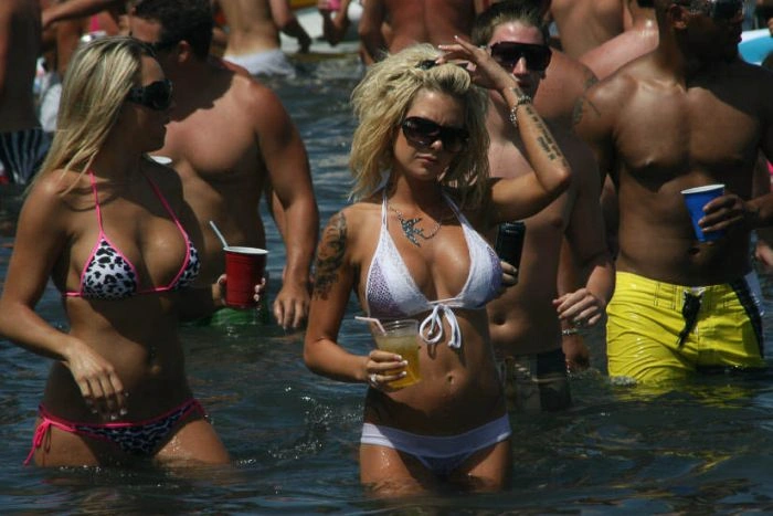 Голі дівчата на озері Хавасу (100 фото) – фото 75