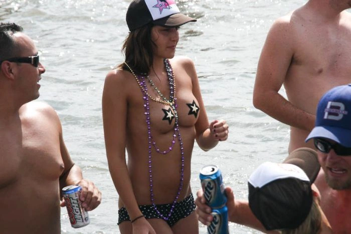 Голі дівчата на озері Хавасу (100 фото) – фото 77